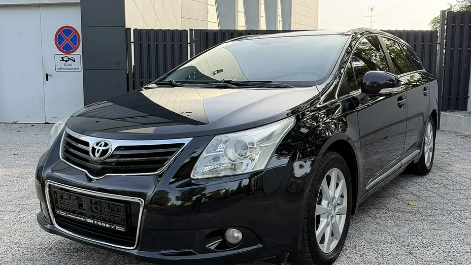 TOYOTA Avensis -