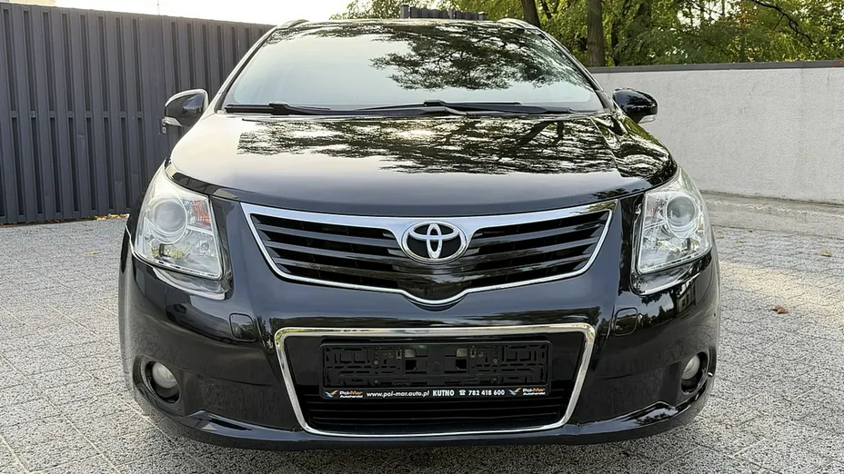 TOYOTA Avensis -