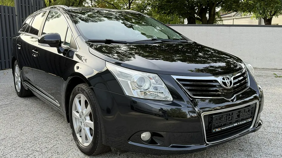 TOYOTA Avensis -
