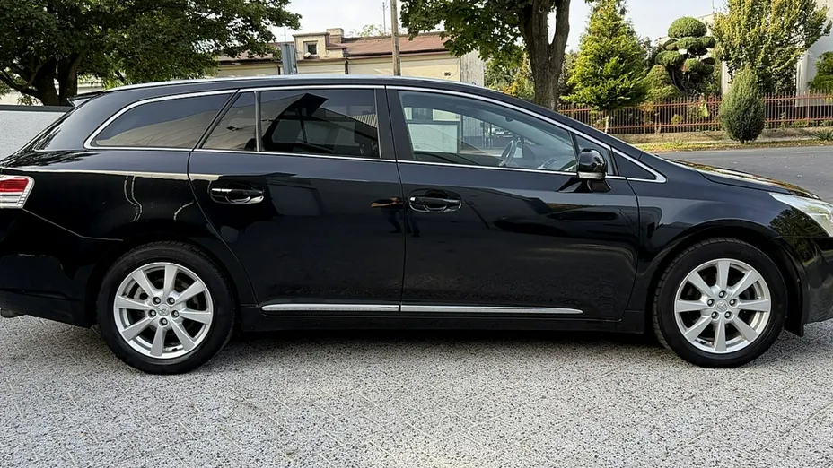 TOYOTA Avensis -