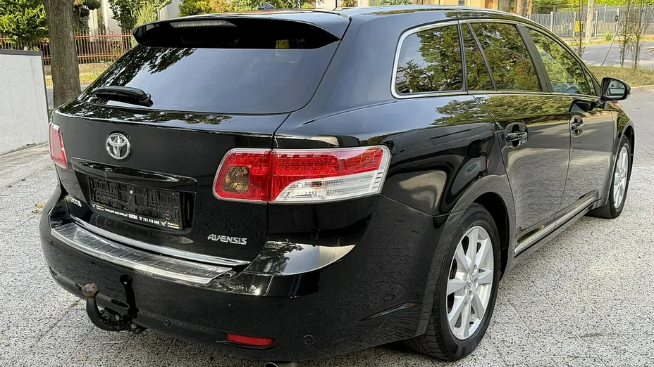 TOYOTA Avensis -