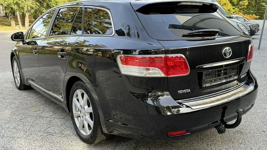 TOYOTA Avensis -