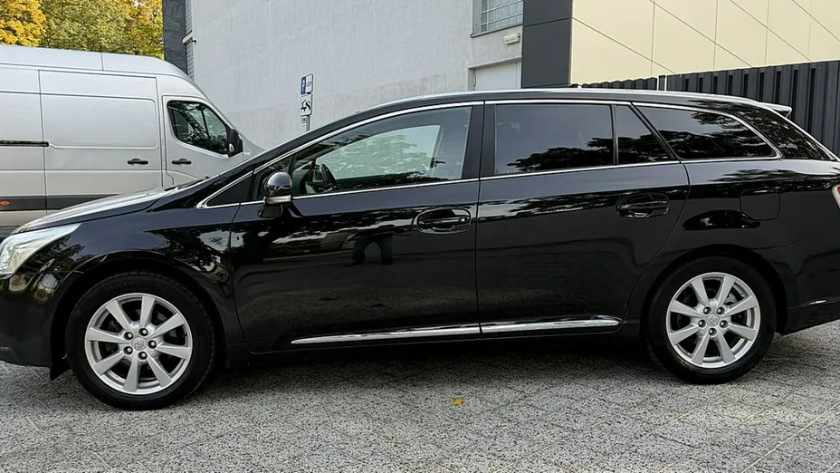 TOYOTA Avensis -