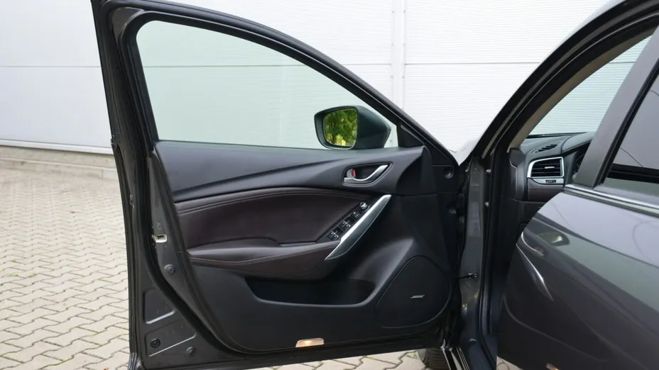 MAZDA 6 -
