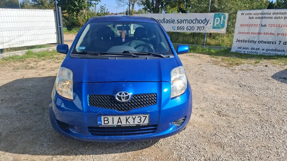 TOYOTA Yaris -