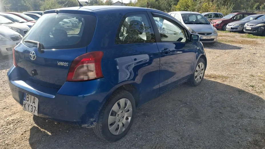 TOYOTA Yaris -