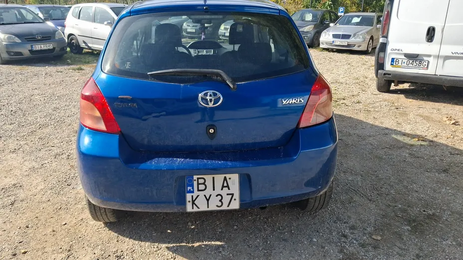 TOYOTA Yaris -