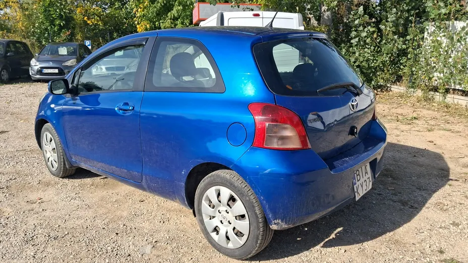 TOYOTA Yaris -