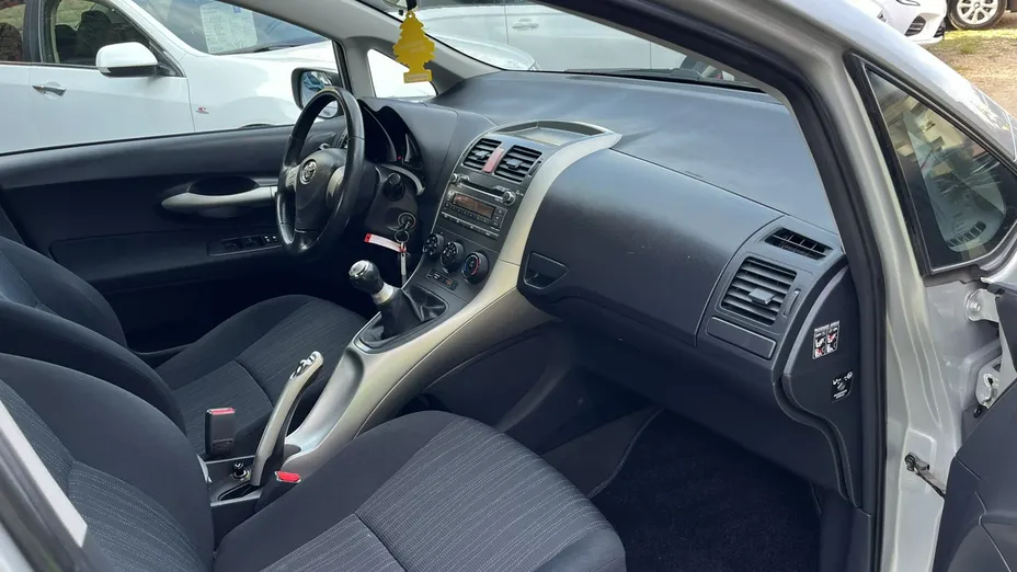 TOYOTA Auris -