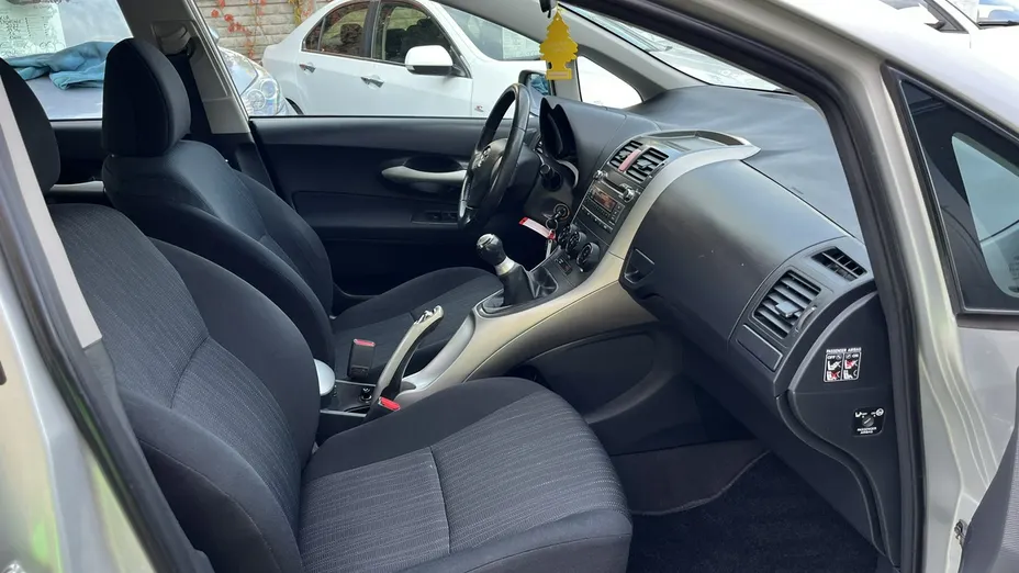 TOYOTA Auris -