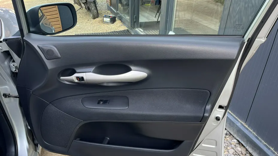 TOYOTA Auris -