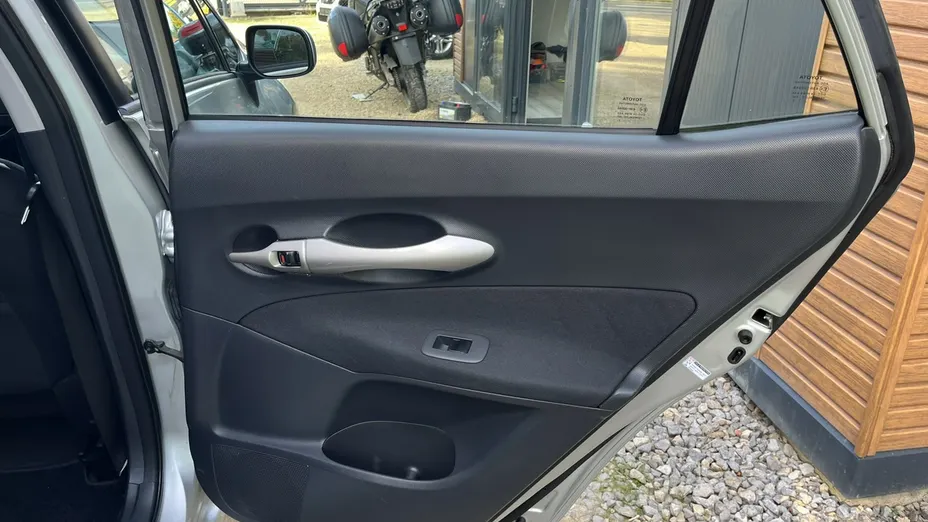 TOYOTA Auris -