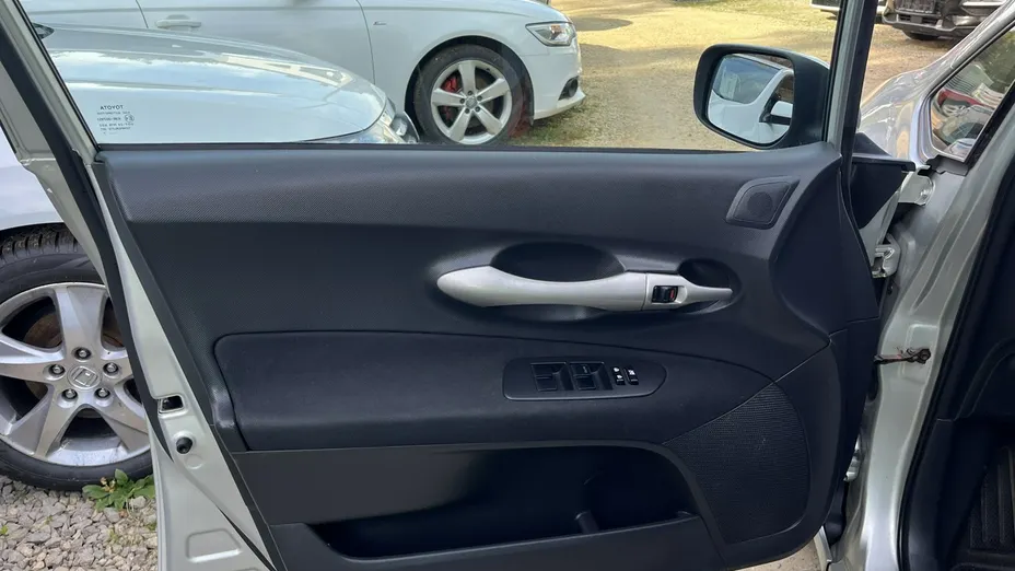 TOYOTA Auris -