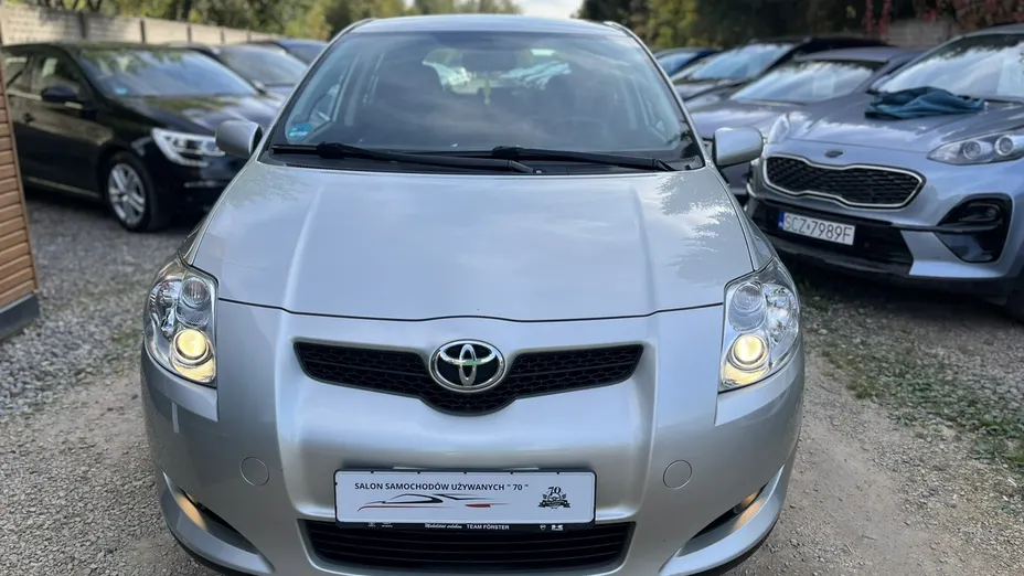 TOYOTA Auris -