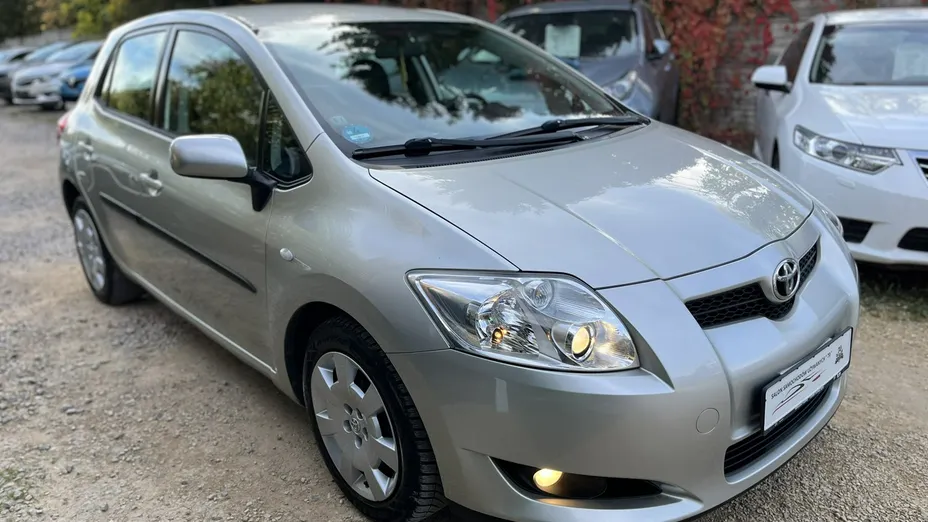 TOYOTA Auris -
