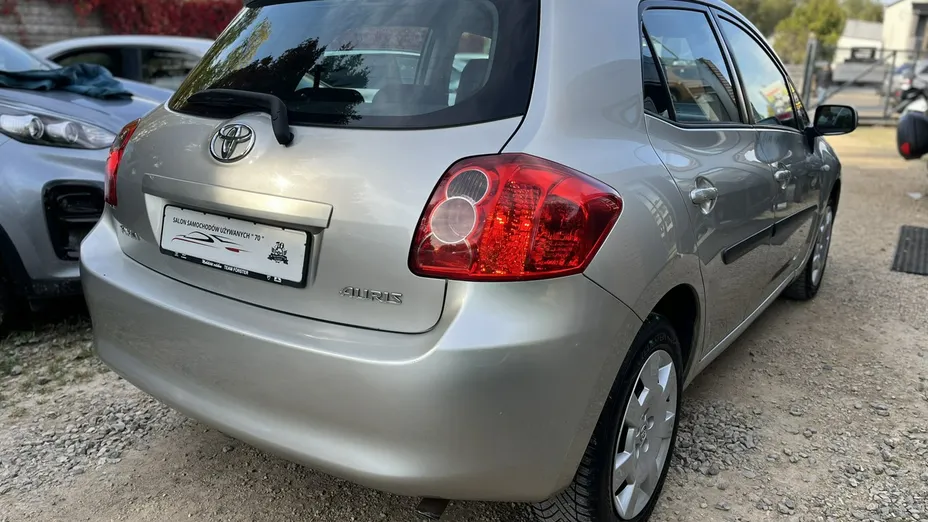 TOYOTA Auris -