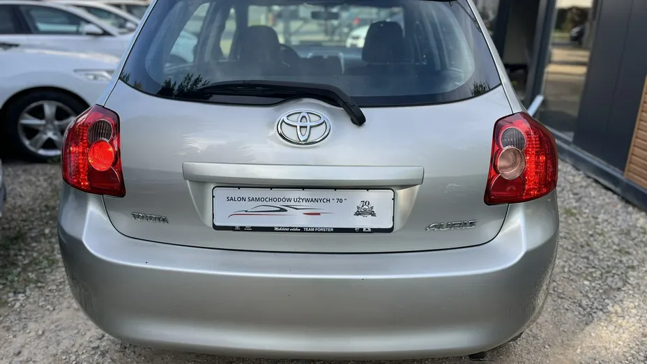 TOYOTA Auris -