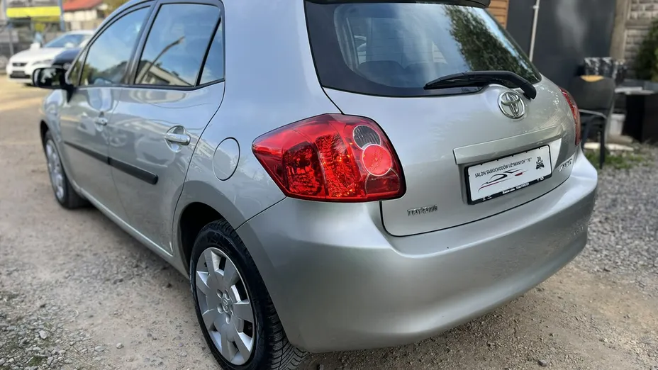 TOYOTA Auris -