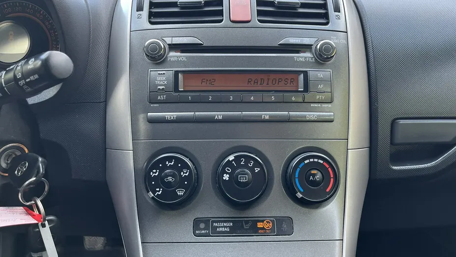 TOYOTA Auris -