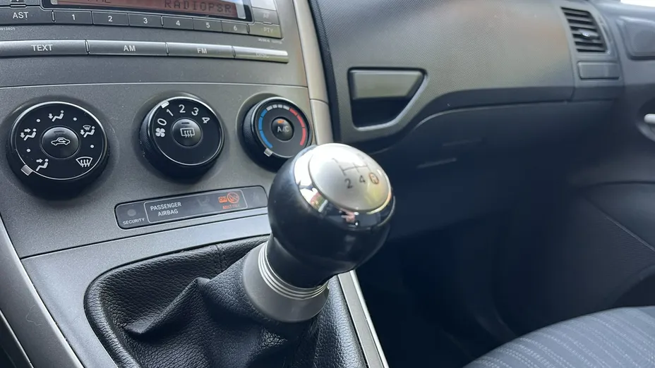 TOYOTA Auris -
