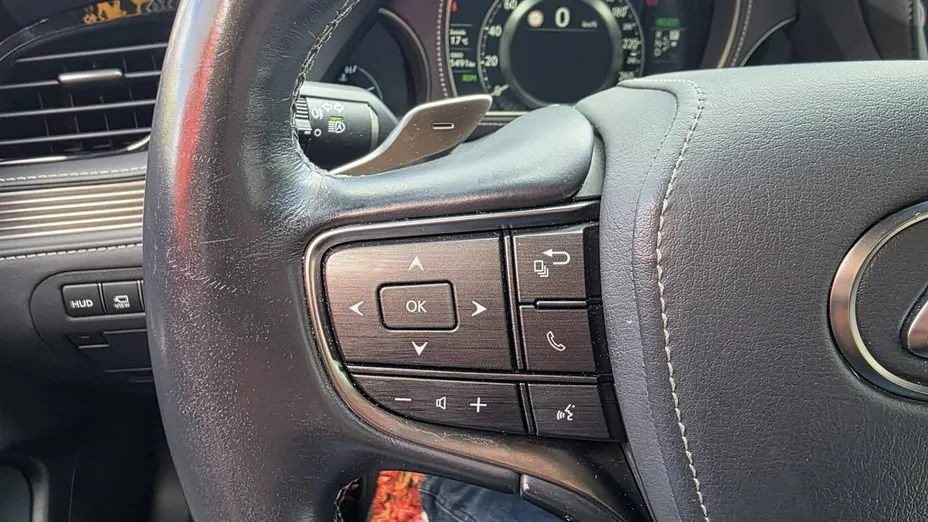 LEXUS LS -