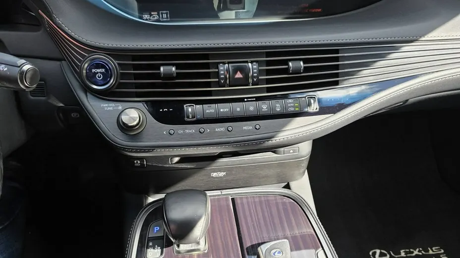 LEXUS LS -