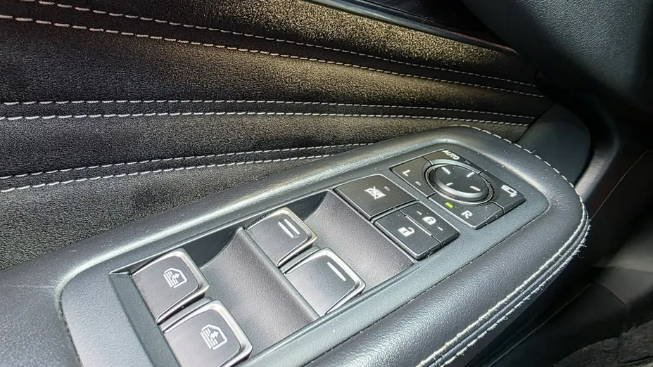 LEXUS LS -