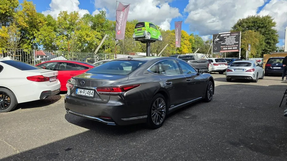 LEXUS LS -