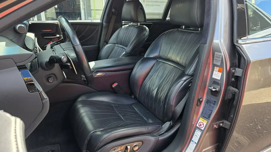 LEXUS LS -