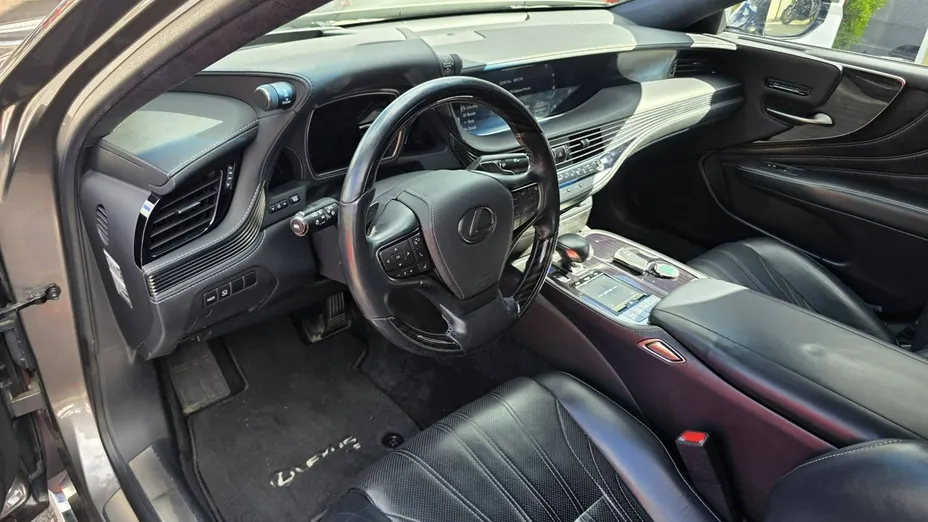 LEXUS LS -