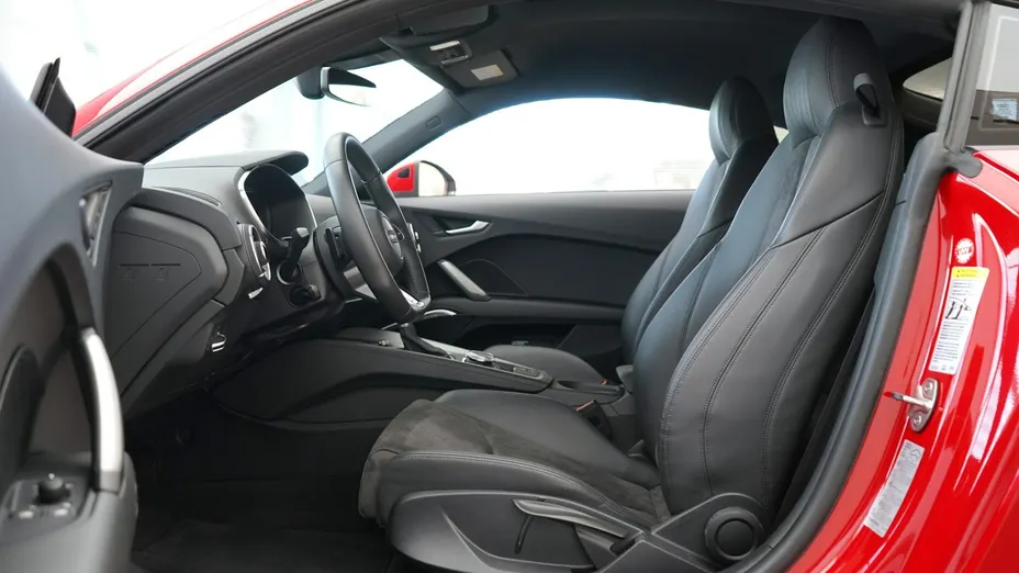 AUDI TT -