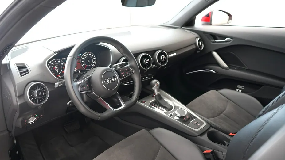 AUDI TT -