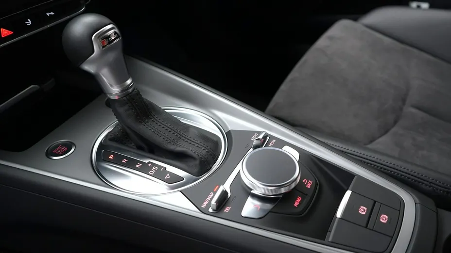 AUDI TT -