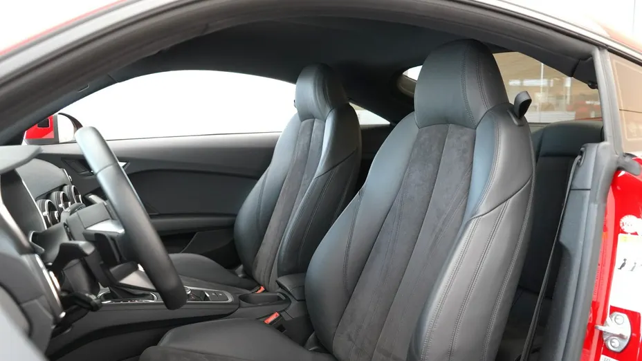 AUDI TT -