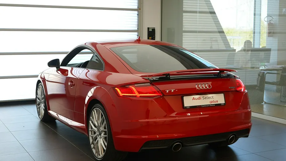 AUDI TT -