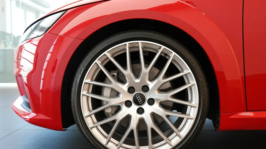 AUDI TT -