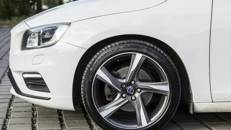 VOLVO S60 -