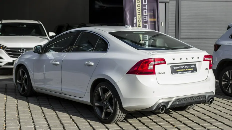 VOLVO S60 -