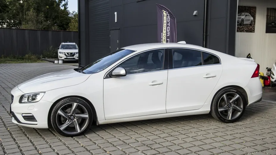 VOLVO S60 -