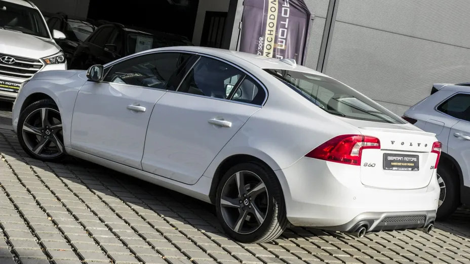 VOLVO S60 -