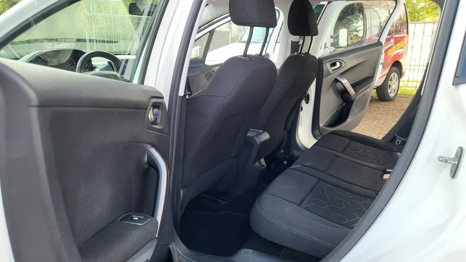 PEUGEOT 2008 -