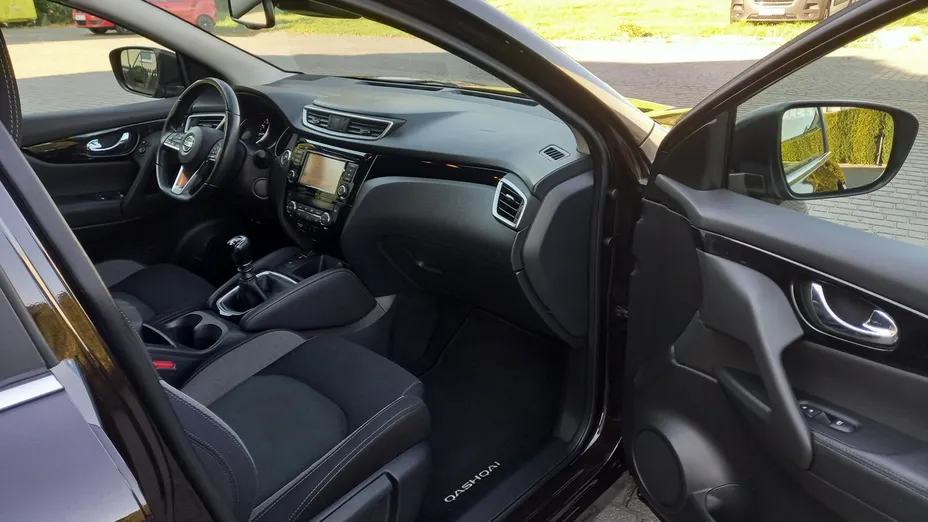 NISSAN Qashqai -
