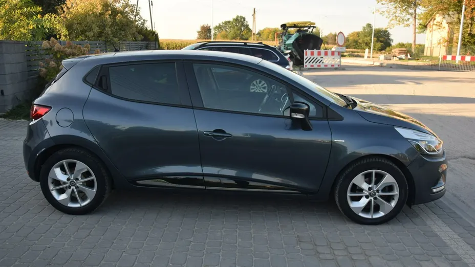 RENAULT Clio -