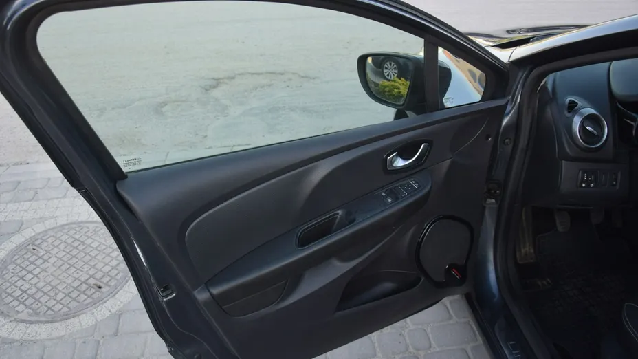 RENAULT Clio -
