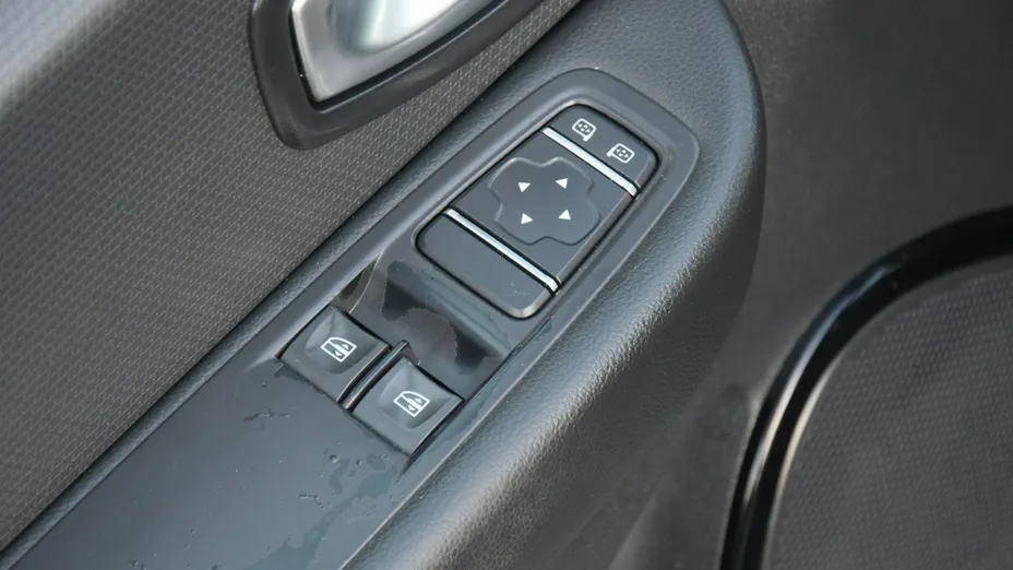 RENAULT Clio -