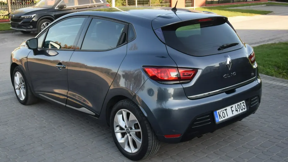 RENAULT Clio -