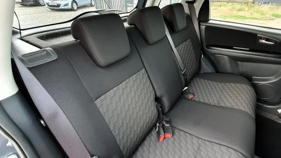 SUZUKI SX4 -