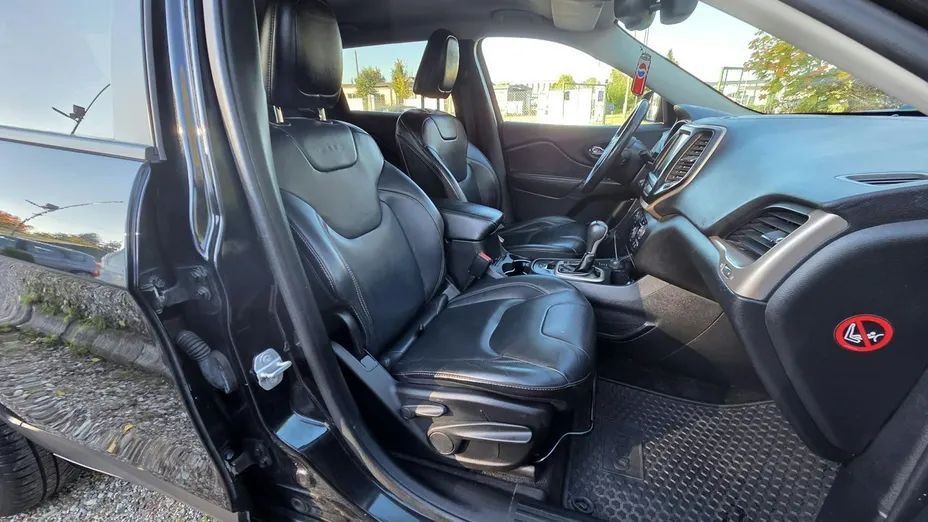 JEEP Cherokee -