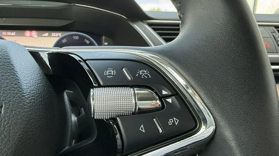 SKODA Superb -