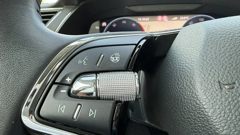 SKODA Superb -